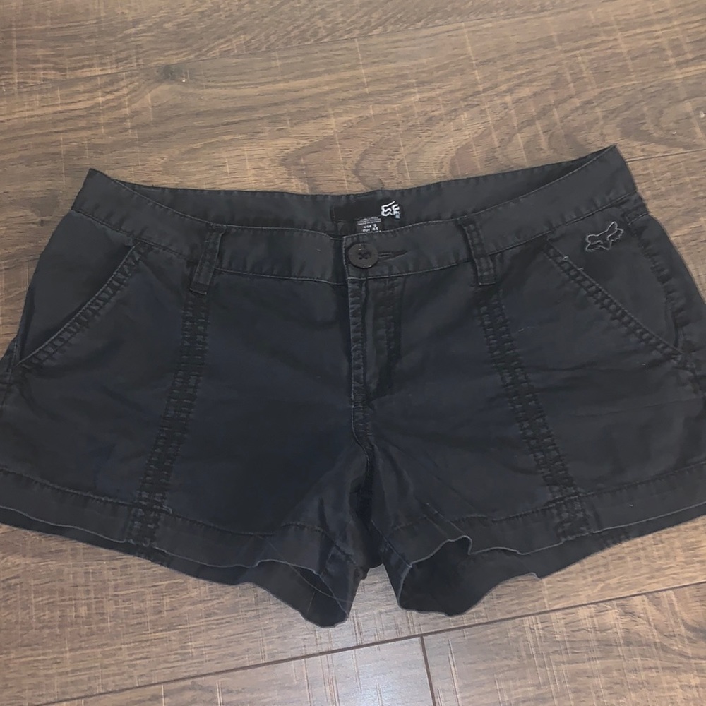 They are too small on me good condition new only worn once to try on